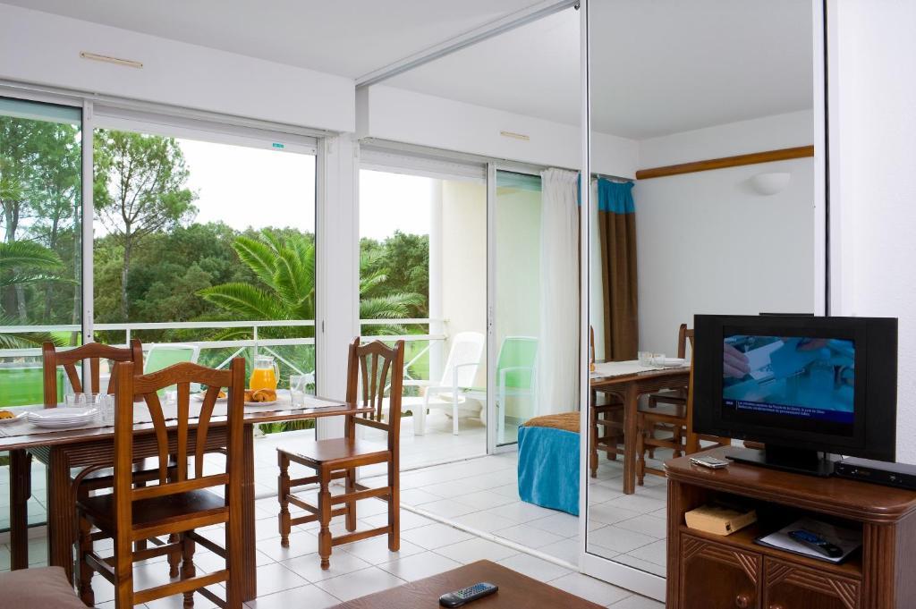 Madame Vacances Residence Du Golf Moliets-et-Maa Ruang foto